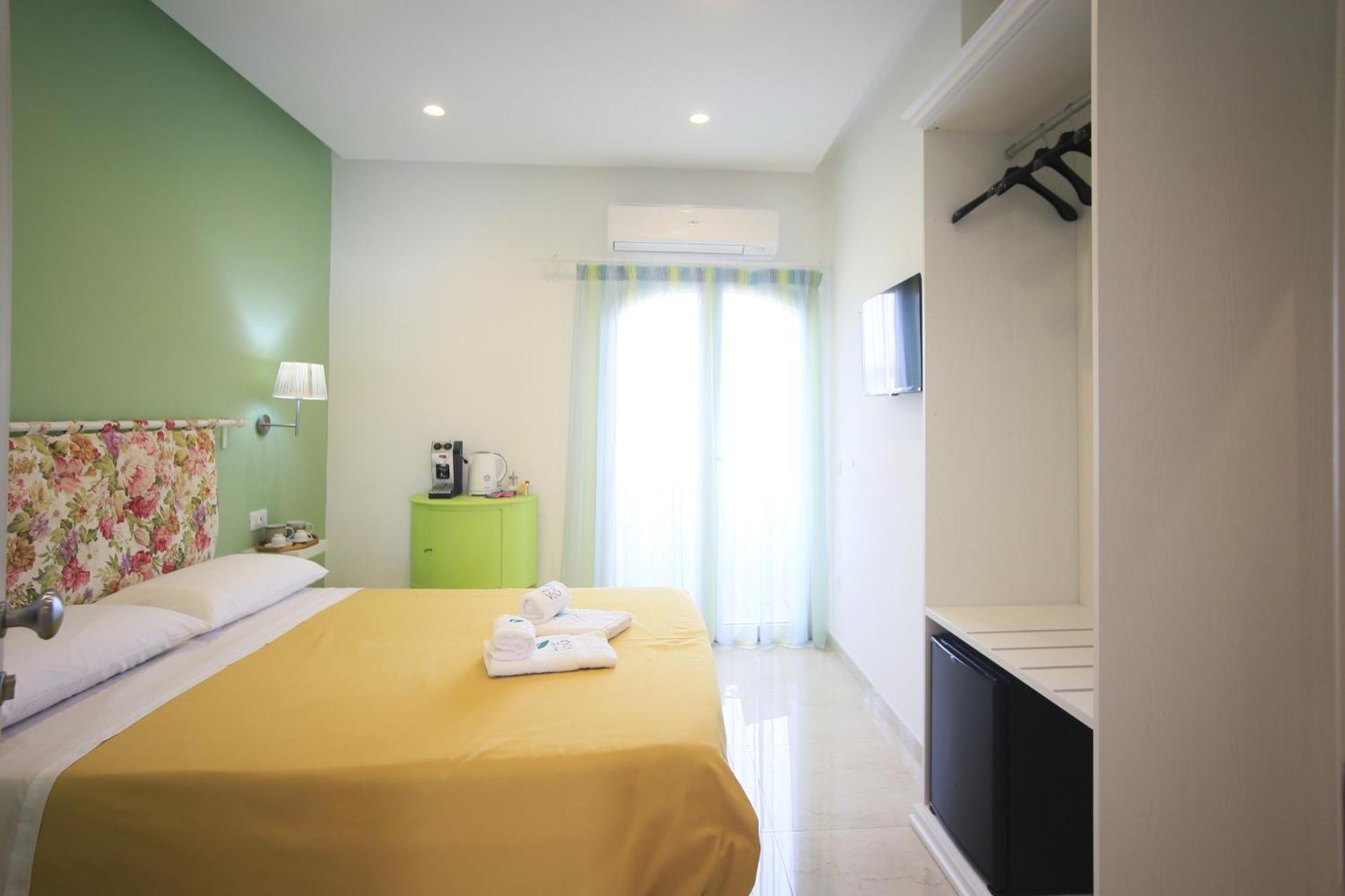 Villa Del Gaudio Rooms & Apartments Кастелламмаре-ді-Стабія Екстер'єр фото